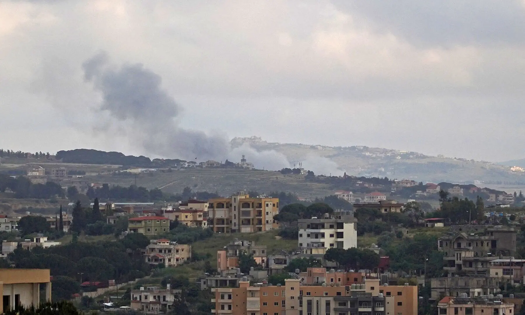 Smoke rises from the site of an Israeli strike that targeted the southern Lebanese village of Kfar Tibnit on May 21, 2026.  &mdash; AFP