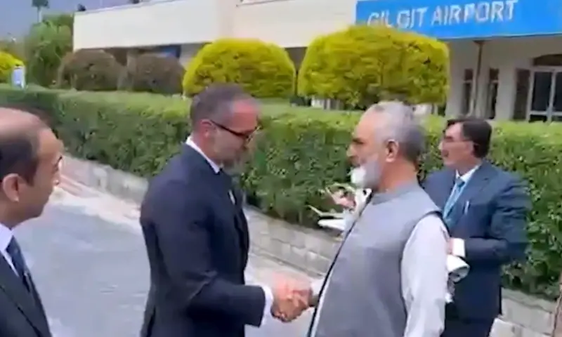 Prince Rahim al-Hussaini Aga Khan V is received by Gilgit-Baltistan's caretaker Chief Minister Yar Muhammad upon his arrival in GB on May 22. — screengrab via PTVNewsOfficial/X Prince Rahim al-Hussaini Aga Khan V is received by Gilgit-Baltistan's caretaker Chief Minister Yar Muhammad upon his arrival in GB on May 22. — screengrab via PTVNewsOfficial/X