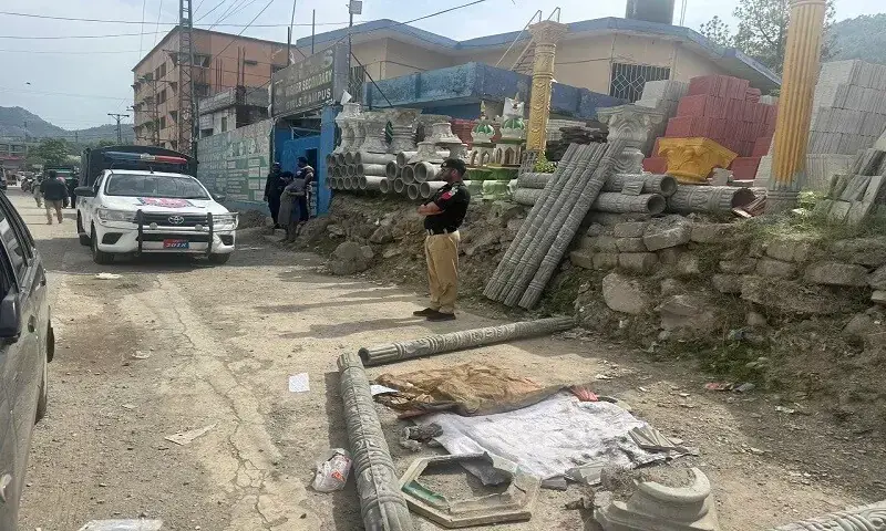 A policeman stands guard at the site where an educationist was shot and critically wounded near his school on Muzaffarabad&rsquo;s Western Bypass on Thursday. &mdash; Photo by author/File