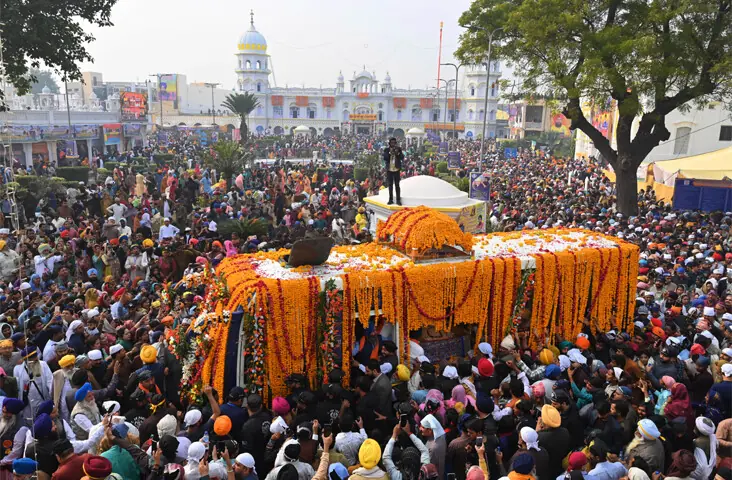 Sikh devotees gather around a bus carrying the Guru Granth Sahib on Guru Nanak’s birth anniversary at Nankana Sahib, near Lahore | Arif Ali/White Star Sikh devotees gather around a bus carrying the Guru Granth Sahib on Guru Nanak’s birth anniversary at Nankana Sahib, near Lahore | Arif Ali/White Star