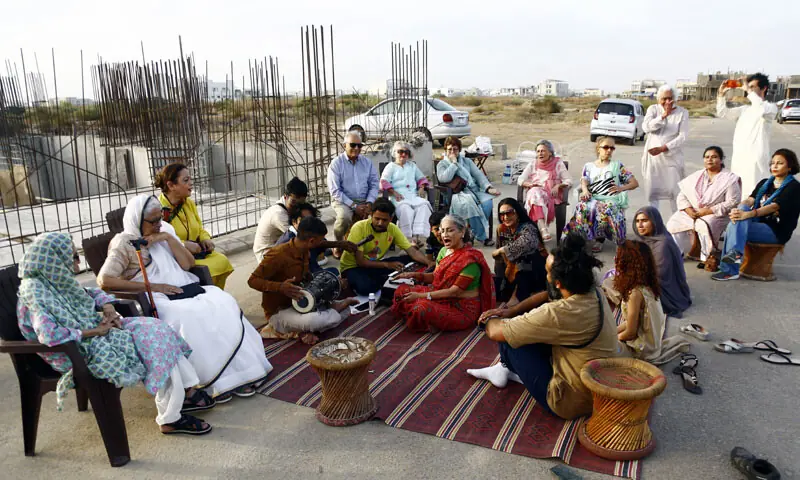 Lovers and patrons of art, poets and writers, social activists and people from all walks of life gather at the site of the under-construction Tehrik-i-Niswan cultural centre in DHA Phase 8.—Shakil Adil / White Star Lovers and patrons of art, poets and writers, social activists and people from all walks of life gather at the site of the under-construction Tehrik-i-Niswan cultural centre in DHA Phase 8.—Shakil Adil / White Star