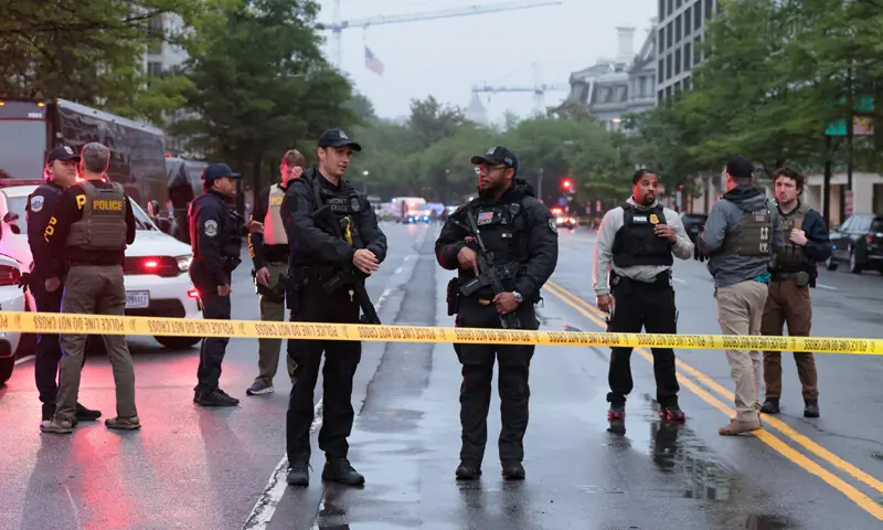 Law enforcement agents cordon off the crime scene near the White House.—Reuters Law enforcement agents cordon off the crime scene near the White House.—Reuters