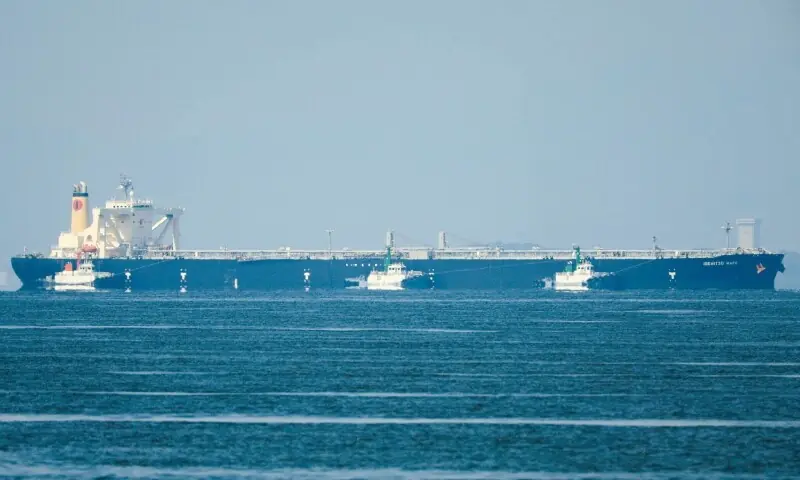 The crude oil tanker Idemitsu Maru, owned by a subsidiary of Idemitsu Kosan, sails through Ise Bay near Chita City in Aichi Prefecture on May 25, 2026, after becoming the first crude tanker bound for Japan to transit the Strait of Hormuz since the Iran conflict began. &mdash;AFP