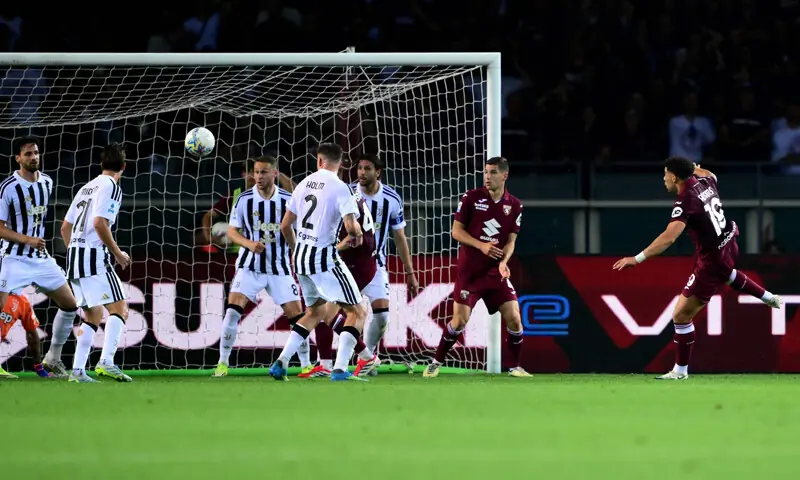 TORINO: Che Adams (R) of Torino scores against Juventus during their Serie A match at the Olympic Grande Torino Stadium.—AFP TORINO: Che Adams (R) of Torino scores against Juventus during their Serie A match at the Olympic Grande Torino Stadium.—AFP