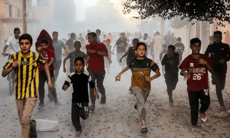 Palestinian children run as they flee from Israeli bombardment in Rafah in the southern Gaza Strip on November 6, 2023. — AFP/ File Palestinian children run as they flee from Israeli bombardment in Rafah in the southern Gaza Strip on November 6, 2023. — AFP/ File