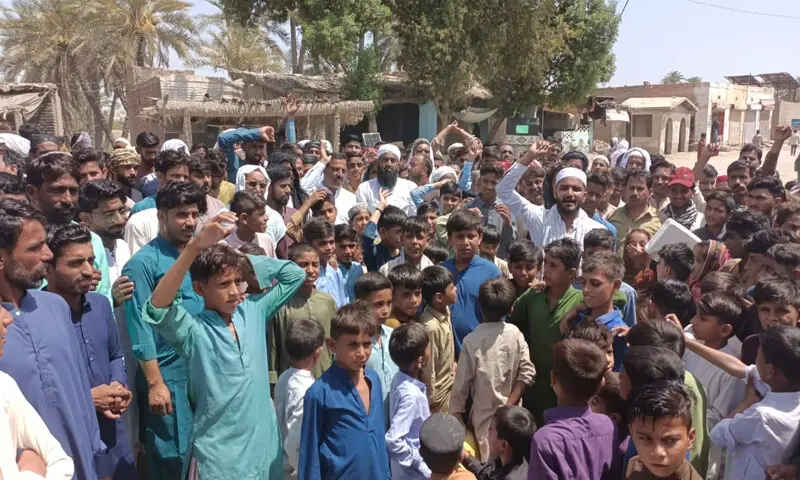 PEOPLE hold a protest demonstration on Friday over persisting shortage of drinking water caused by excessive power loadshedding in the Rohri taluka.—Dawn PEOPLE hold a protest demonstration on Friday over persisting shortage of drinking water caused by excessive power loadshedding in the Rohri taluka.—Dawn