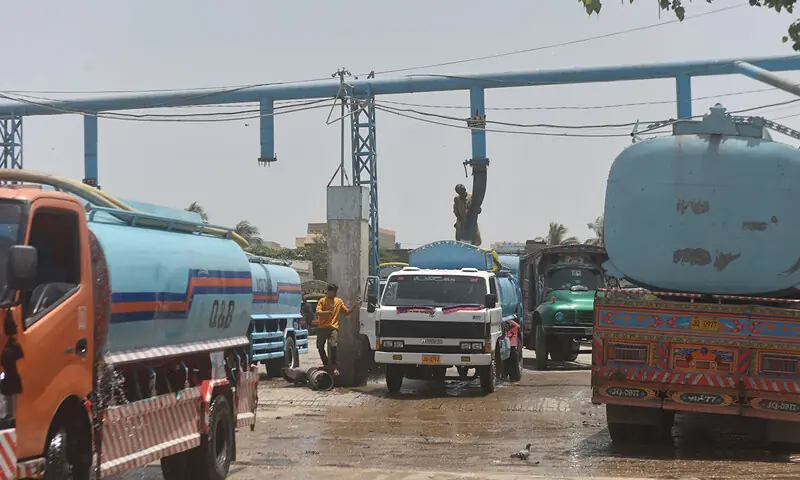 Water bowsers get their supply from a hydrant while most city localities experience severe water crisis. &mdash;Fahim Siddiqi/ White Star