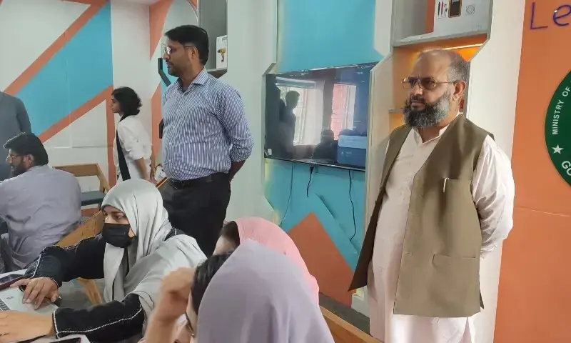 Federal Directorate of Education Director General Javed Iqbal Mirza visits the Tech Fellows training session held in the Robotics Lab in Islamabad Model College for Boys. &mdash; Islamabadmodelcollegeforboys/Facebook