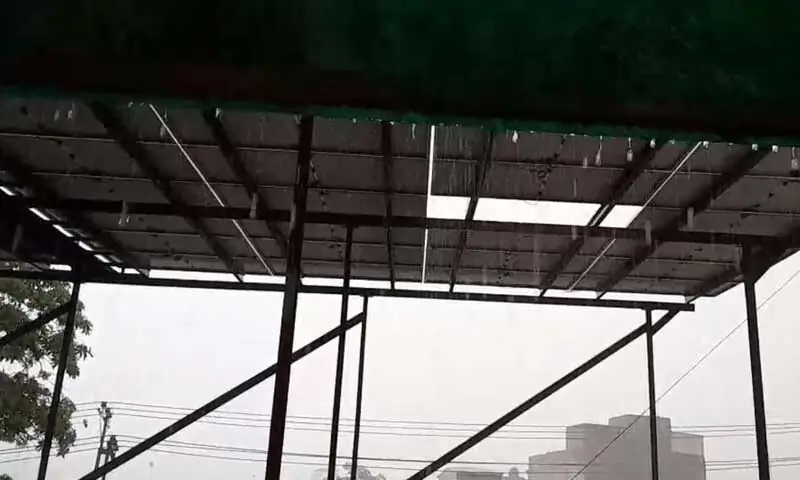 Heavy rain lashed Lahore on Saturday. — DawnNewsTV Heavy rain lashed Lahore on Saturday. — DawnNewsTV