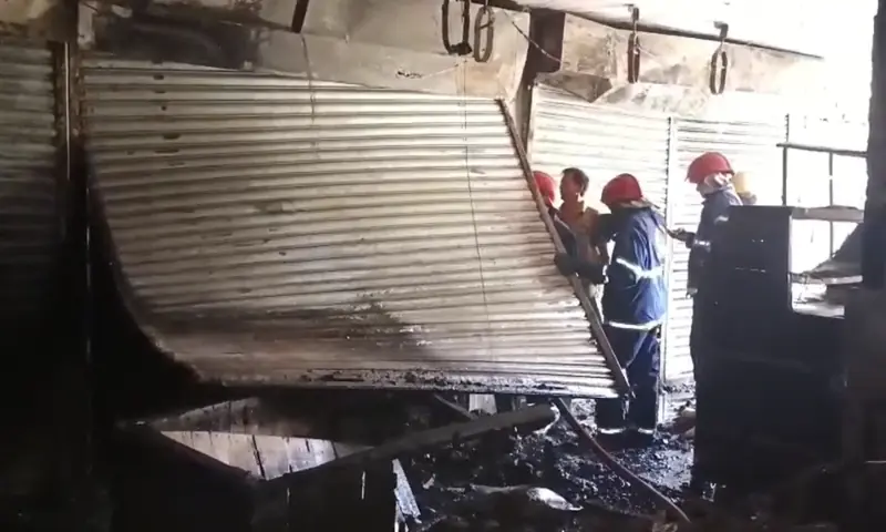 Rescue personnel at Erum Shopping Centre after a fire. — via Imtiaz Ali Rescue personnel at Erum Shopping Centre after a fire. — via Imtiaz Ali