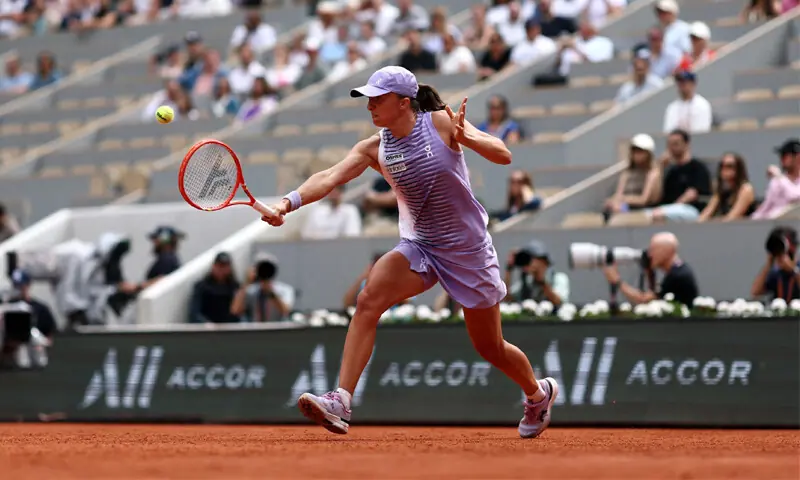POLAND’S Iga Swiatek hits a return against Marta Kostyuk of Ukraine during their French Open fourth round match at the Roland Garros Complex on Sunday.—Reuters POLAND’S Iga Swiatek hits a return against Marta Kostyuk of Ukraine during their French Open fourth round match at the Roland Garros Complex on Sunday.—Reuters