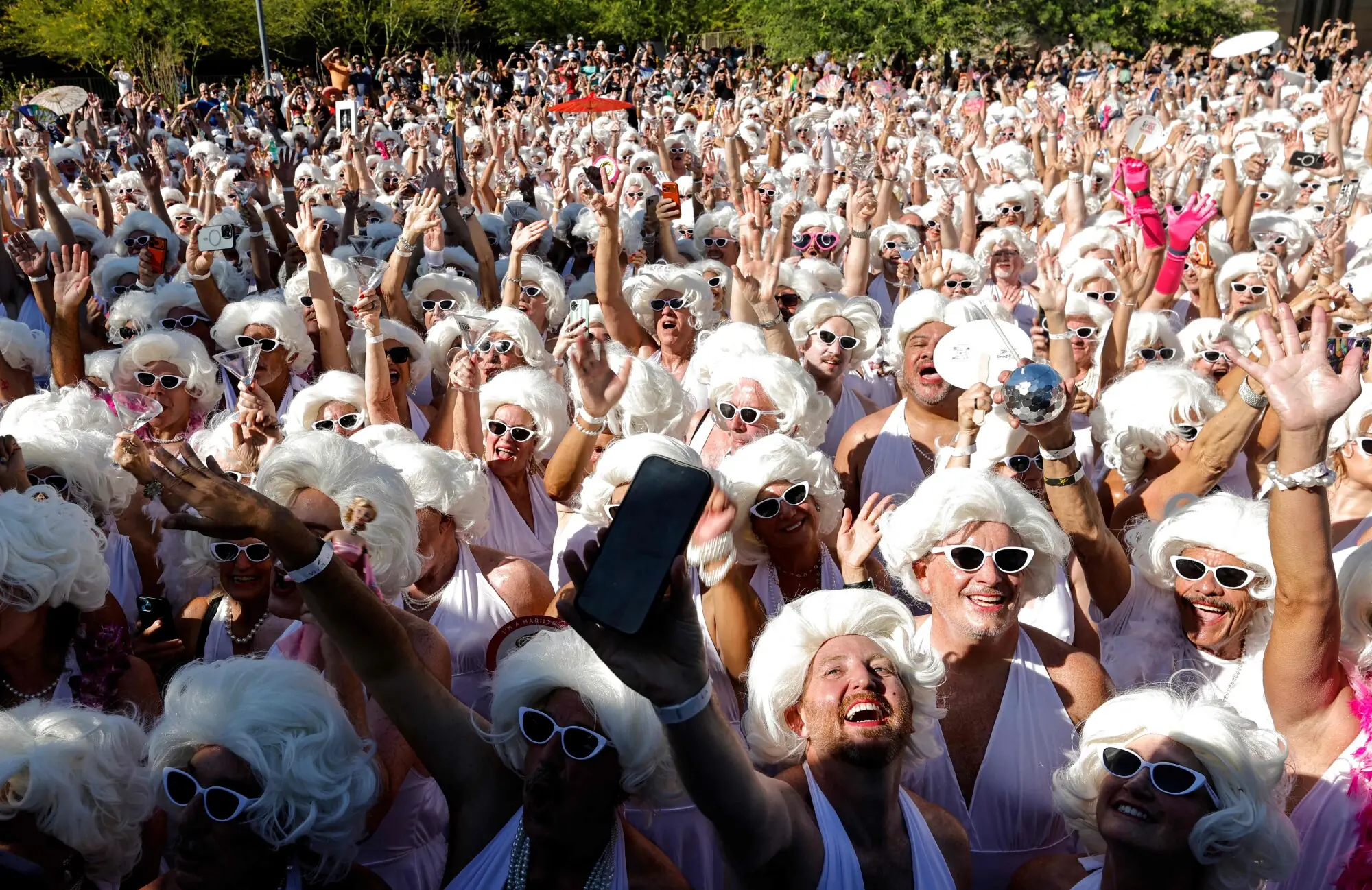 A crowd of fans dressed as Marilyn Monroe in Hollywood. Photo: AFP