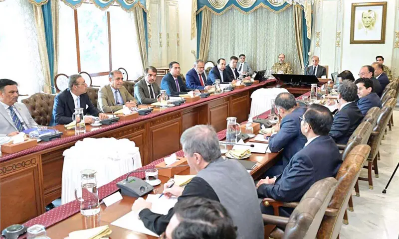 Presidents of the country’s chambers of commerce and industry meet Prime Minister Shehbaz Sharif and his team.— APP Presidents of the country’s chambers of commerce and industry meet Prime Minister Shehbaz Sharif and his team.— APP