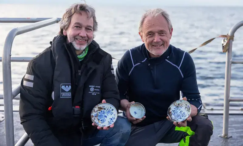 Officials pose with a trove of Chinese porcelain from a recently discovered 18th-century shipwreck off the coast of Norway.&mdash;Reuters