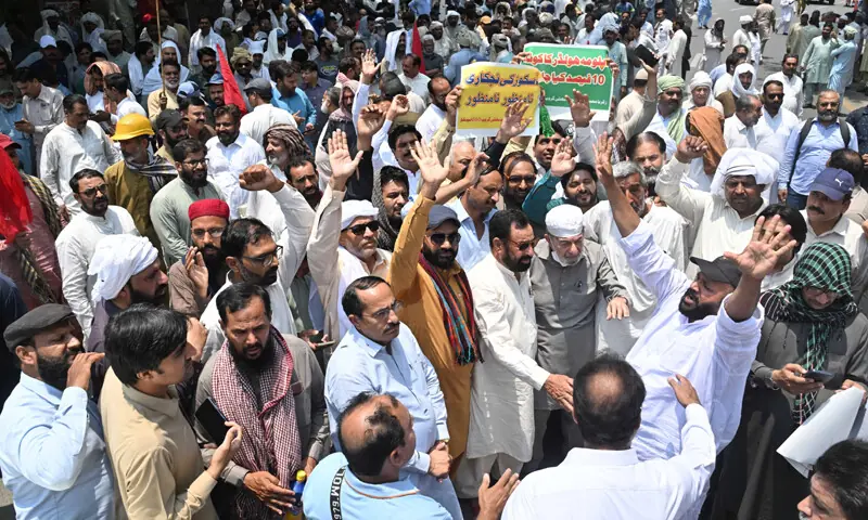 Pakistan Wapda Hydro Electric Central Labour Union protests against proposed privatisation of power companies and inflation at Shimla Pahari Chowk. &mdash; White Star