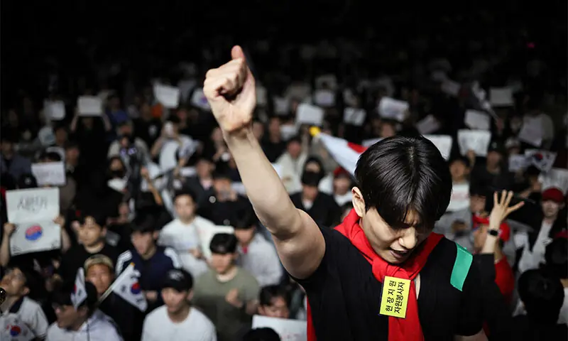 A DEMONSTRATOR raises his fist as people surround a vote-counting centre in Seoul to protest over a shortage of ballot papers that disrupted voting in local elections earlier this week.&mdash;Reuters