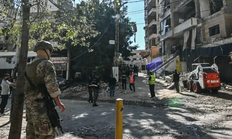  A Lebanese soldier stands guard as first responders work at the site of an Israeli airstrike targeting apartments in a residential building in Beirut&rsquo;s southern suburbs on June 7, 2026. &mdash; AFP 