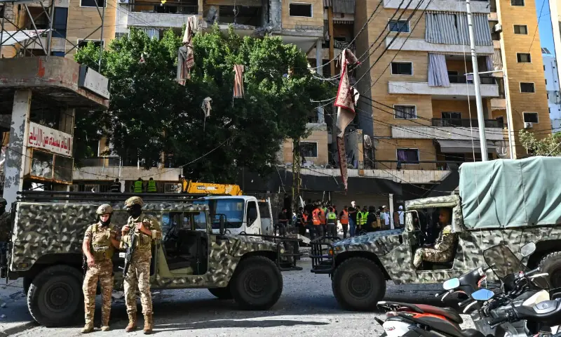 Lebanese soldiers stand guard as first responders inspect damage at the site of an Israeli airstrike targeting apartments in a residential building in Beirut&rsquo;s southern suburbs on June 7, 2026. &mdash; AFP 