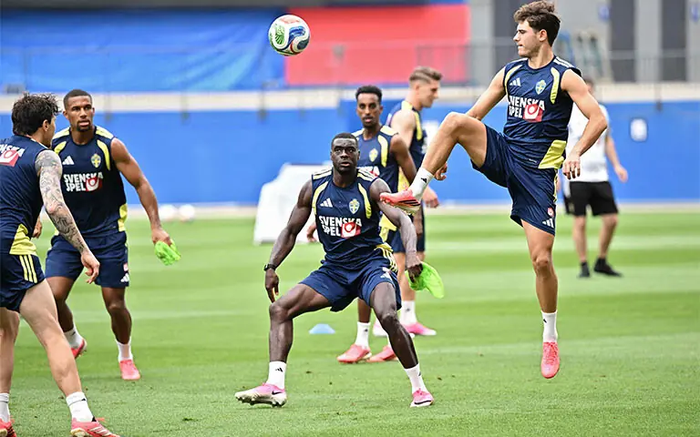 SWEDEN Ken Sema (C) and Besfort Zeneli (R) practise with team-mates during a training session at the Dallas Stadium.—AFP SWEDEN Ken Sema (C) and Besfort Zeneli (R) practise with team-mates during a training session at the Dallas Stadium.—AFP