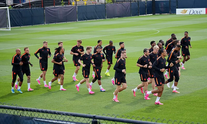NETHERLANDS’ players undergo drills during a practice session at the KC Current Training Facility on Saturday.—Reuters NETHERLANDS’ players undergo drills during a practice session at the KC Current Training Facility on Saturday.—Reuters