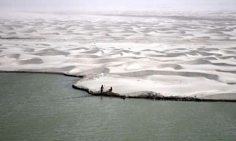 Sand dunes emerge at Kotri Barrage as the Indus River across Jamshoro district goes dry, creating fear of looming famine-like situation in Sindh.&mdash;Umair Ali