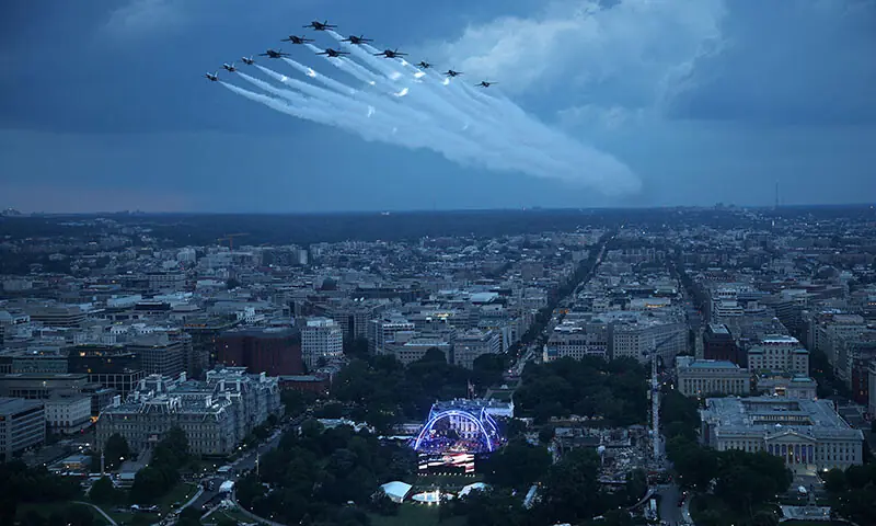 US AIR Force’s Thunderbirds and the Navy’s Blue Angels perform a flyover on the occasion of President Trump’s 80th birthday.—Reuters US AIR Force’s Thunderbirds and the Navy’s Blue Angels perform a flyover on the occasion of President Trump’s 80th birthday.—Reuters