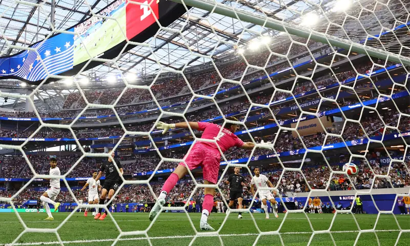 LOS ANGELES: Iran’s Mohammad Mohebbi (L) heads to score past New Zealand goalkeeper Max Crocombe during their Group ‘G’ match at the Los Angeles Stadium—Reuters LOS ANGELES: Iran’s Mohammad Mohebbi (L) heads to score past New Zealand goalkeeper Max Crocombe during their Group ‘G’ match at the Los Angeles Stadium—Reuters