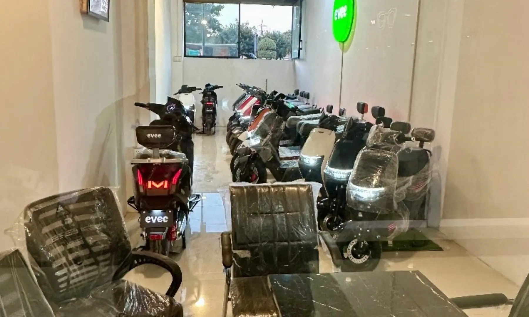  Evee showroom in Islamabad 