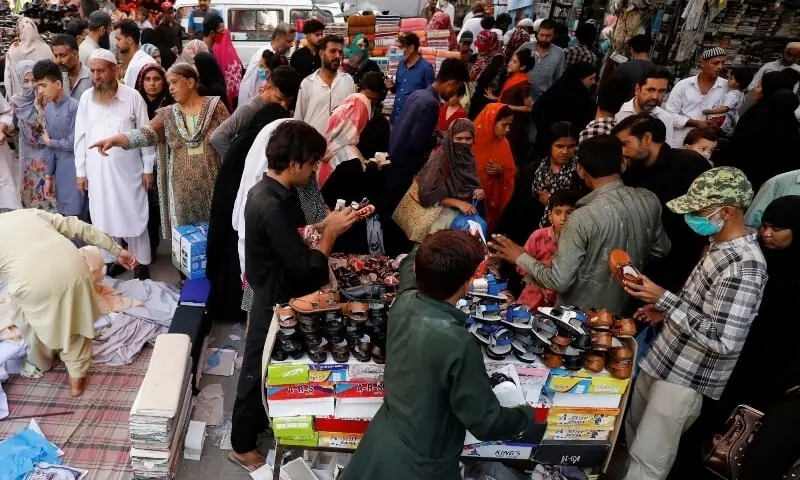 This file photo shows people shopping from stalls ahead of Eidul Fitr in Karachi on May 21, 2020. &mdash; Reuters/File