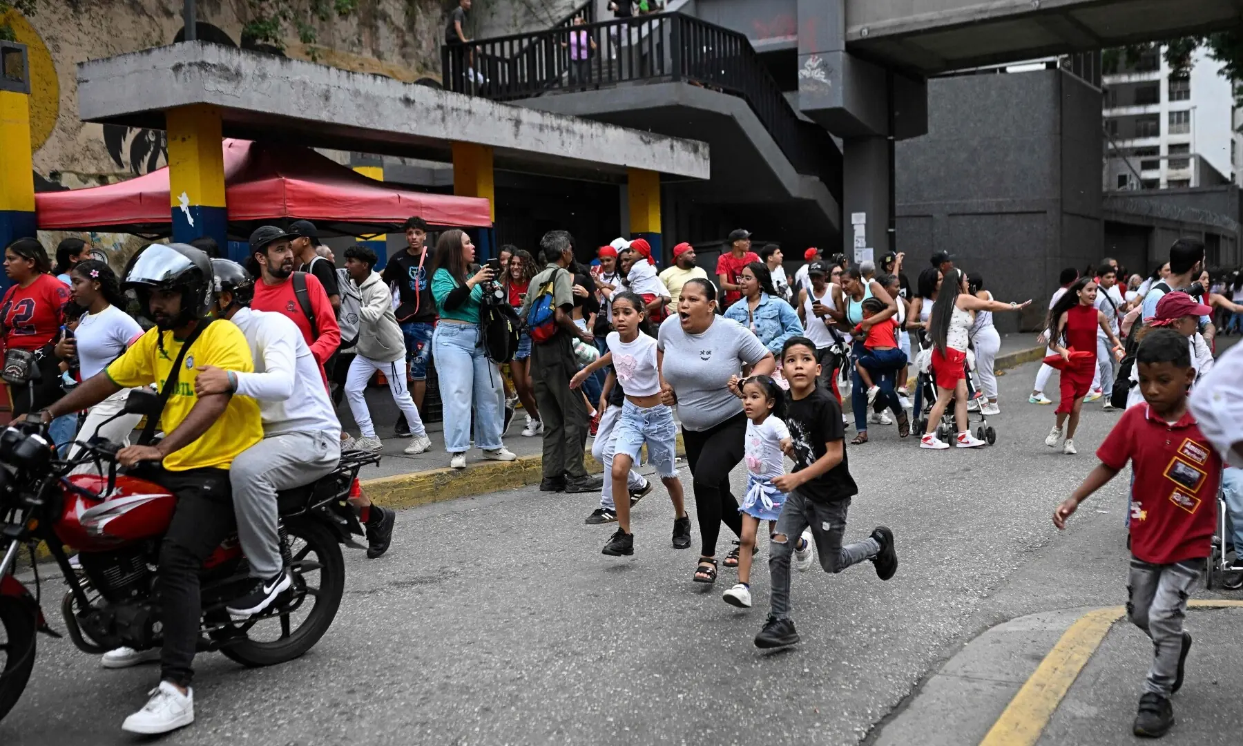  People run into a street following an earthquake in Caracas on June 24, 2026. &mdash;Reuters 