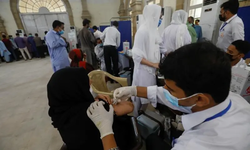 A resident receives a dose of coronavirus vaccine at a vaccination facility in Karachi on Aug 4, 2021 — Reuters/File A resident receives a dose of coronavirus vaccine at a vaccination facility in Karachi on Aug 4, 2021 — Reuters/File