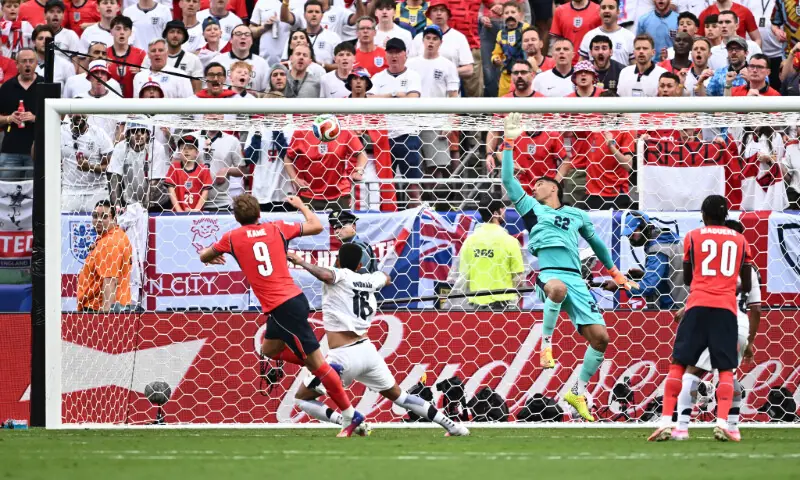 England's Harry Kane (L) scores during the 2026 FIFA World Cup Group 'L' match against Panama at the New York/New Jersey Stadium in East Rutherford, New Jersey on June 27, 2026.--Reuters