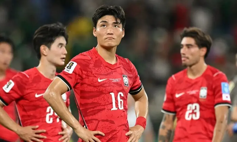 South Korea's midfielder #16 Park Jin-seob and teammates react after they lost the 2026 World Cup Group A football match between South Africa and South Korea at the Monterrey Stadium in Guadalupe, Mexico, on June 24, 2026. &mdash; AFP