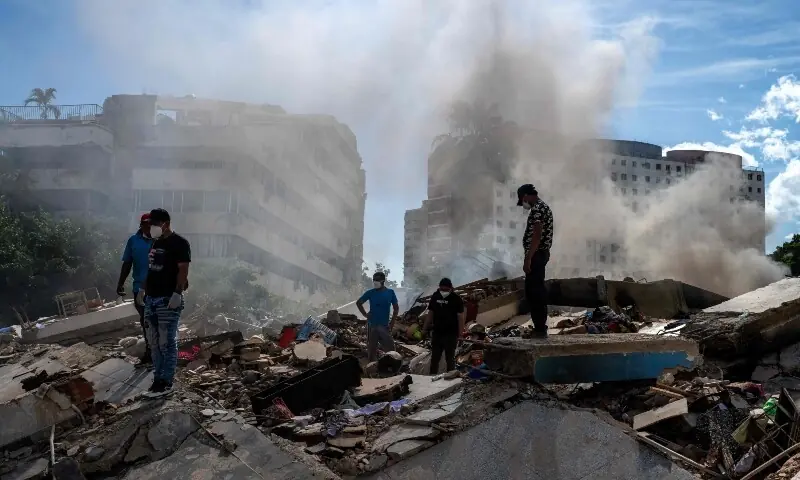 Rescuers and volunteers search for survivors in La Guaira, La Guaira state, Venezuela, on June 28, 2026, following twin earthquakes. &mdash;AFP/File