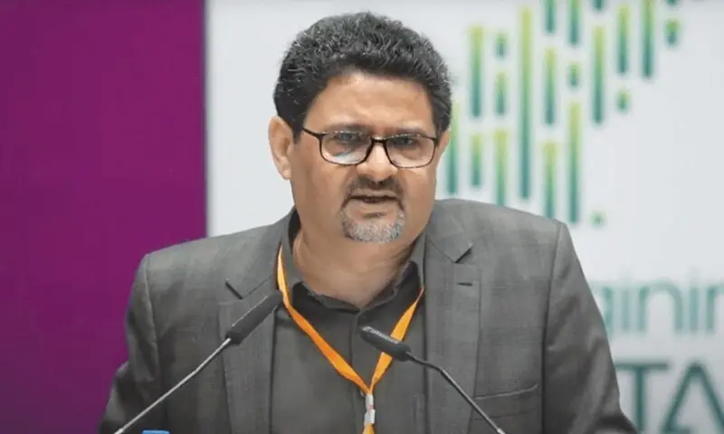Miftah Ismail addresses a press conference in Islamabad. &mdash; APP/File