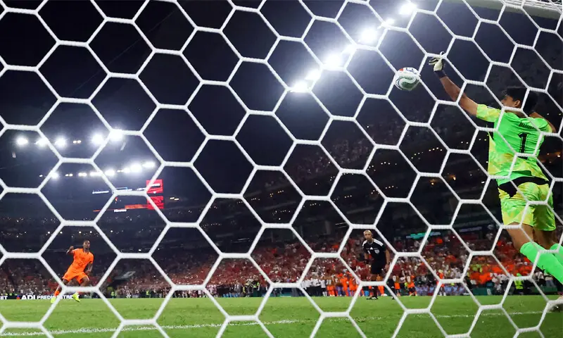 MONTERREY: Morocco goalkeeper Yassine Bounou saves a penalty by Crysencio Summerville of the Netherlands during their round-of-32 match at Estadio Monterrey.—Reuters MONTERREY: Morocco goalkeeper Yassine Bounou saves a penalty by Crysencio Summerville of the Netherlands during their round-of-32 match at Estadio Monterrey.—Reuters
