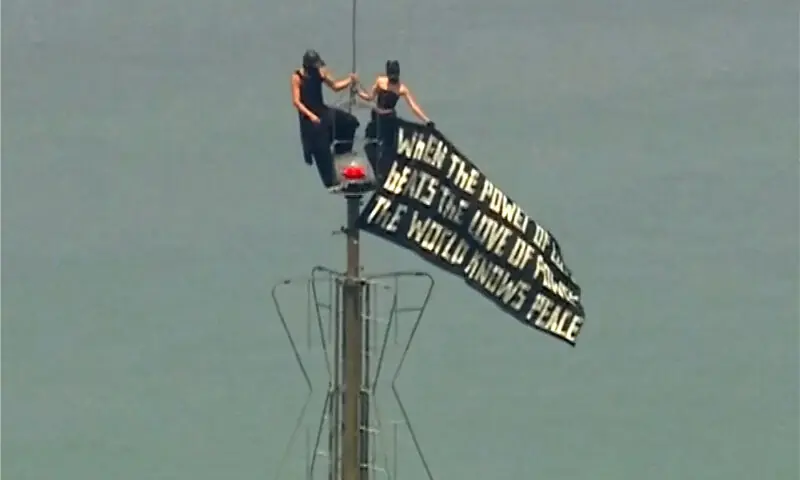 THE couple display a banner atop the Empire State Building in New York.—Reuters THE couple display a banner atop the Empire State Building in New York.—Reuters