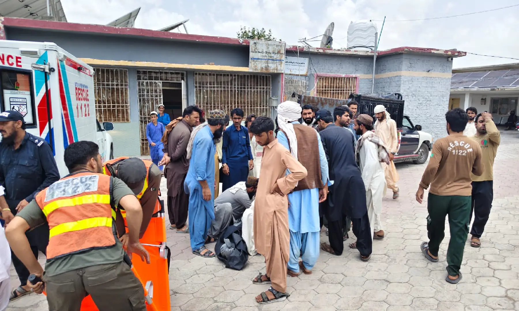 Rescue personnel bring bodies to a rural health centre in Khyber Pakhtunkhwa's Dera Ismail Khan after a passenger bus plunged into a ravine near the Balochistan-KP border on Friday. — Photo courtesy Rescue 1122 Rescue personnel bring bodies to a rural health centre in Khyber Pakhtunkhwa's Dera Ismail Khan after a passenger bus plunged into a ravine near the Balochistan-KP border on Friday. — Photo courtesy Rescue 1122