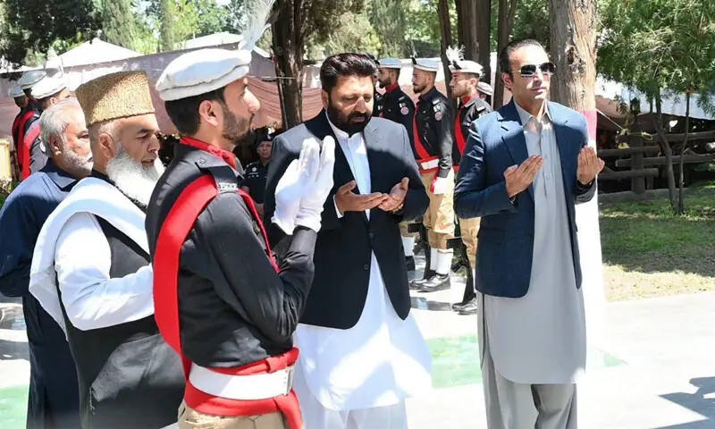 Gilgit-Baltistan Chief Minister Amjad Hussain and PPP Chairman Bilawal Bhutto Zardari visit the martyrs’ memorial at Chinar Bagh.—Photo by the writer Gilgit-Baltistan Chief Minister Amjad Hussain and PPP Chairman Bilawal Bhutto Zardari visit the martyrs’ memorial at Chinar Bagh.—Photo by the writer