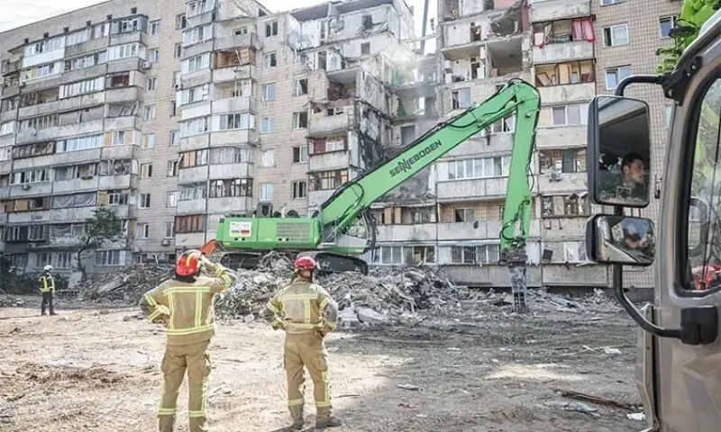 Russia&rsquo;s largest oil refinery halts work after attack