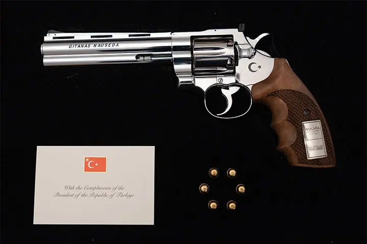 A REVOLVER offered by Turkish President Recep Tayyip Erdogan to his Lithuanian counterpart Gitanas Nauseda, on display during a press presentation in Vilnius.—AFP A REVOLVER offered by Turkish President Recep Tayyip Erdogan to his Lithuanian counterpart Gitanas Nauseda, on display during a press presentation in Vilnius.—AFP