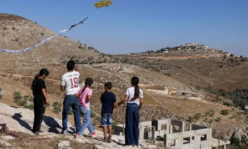 Palestinians and solidartiy activists fly kites towards the Israeli settelment of Har Bracha from the village of Burin, south of Nablus in the occupied West Bank on July 10, 2026. —AFP