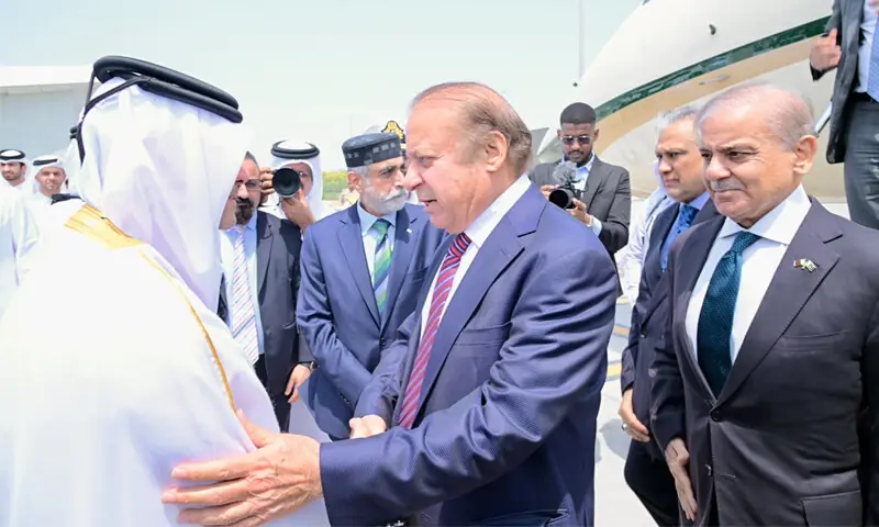 PM Shehbaz Sharif looks on as his elder brother, Nawaz, is greeted by Qatari Deputy PM Sheikh Saoud bin Abdulrehman Al Thani upon their arrival in Doha to condole the demise of former emir Sheikh Hamad.&mdash;Dawn