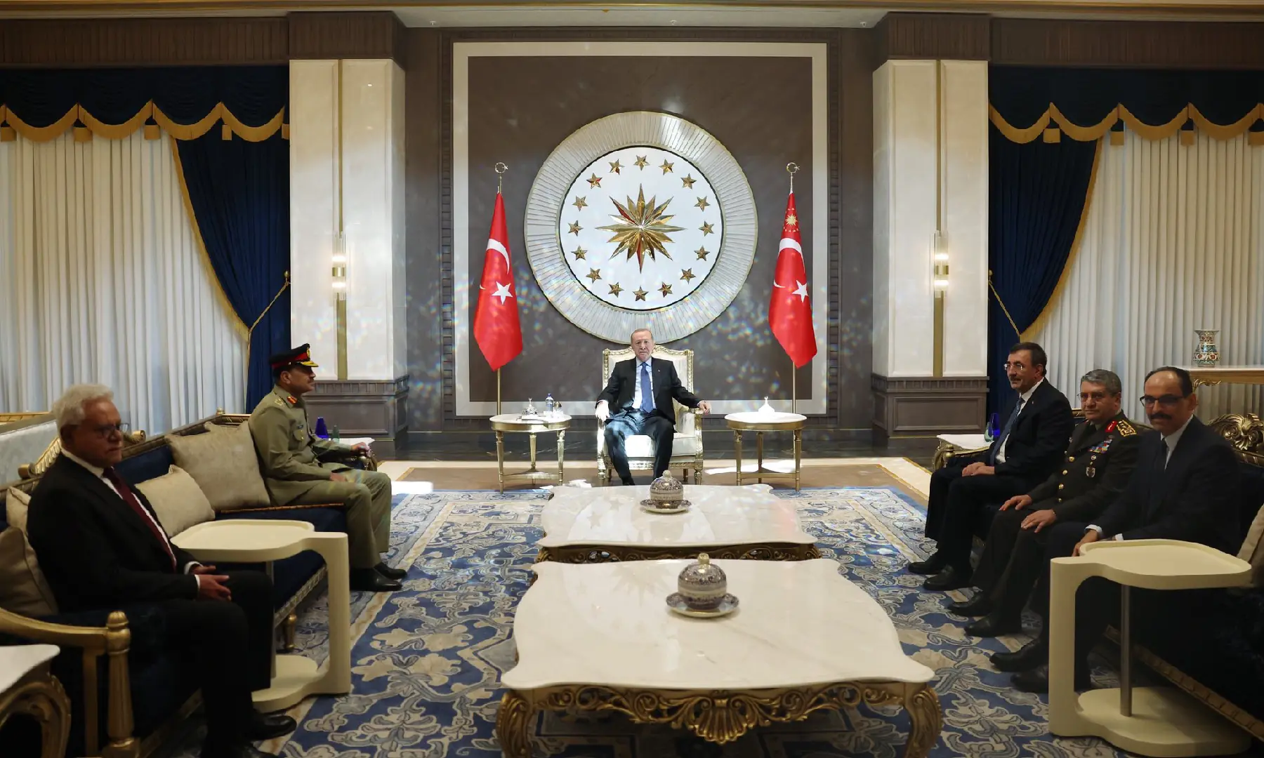 Chief of Defence Forces (CDF) and Chief of Army Staff Field Marshal Asim Munir meets Turkish President Recep Tayyip Erdogan at the Ankara airport. — Photo courtesy @trpresidency/X Chief of Defence Forces (CDF) and Chief of Army Staff Field Marshal Asim Munir meets Turkish President Recep Tayyip Erdogan at the Ankara airport. — Photo courtesy @trpresidency/X