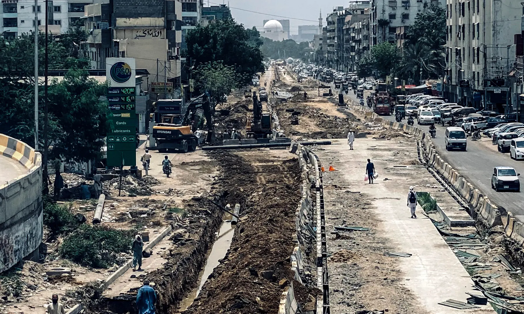 Work is carried out on Karachi&rsquo;s Red Line BRT on a dug-up road. &mdash; White Star