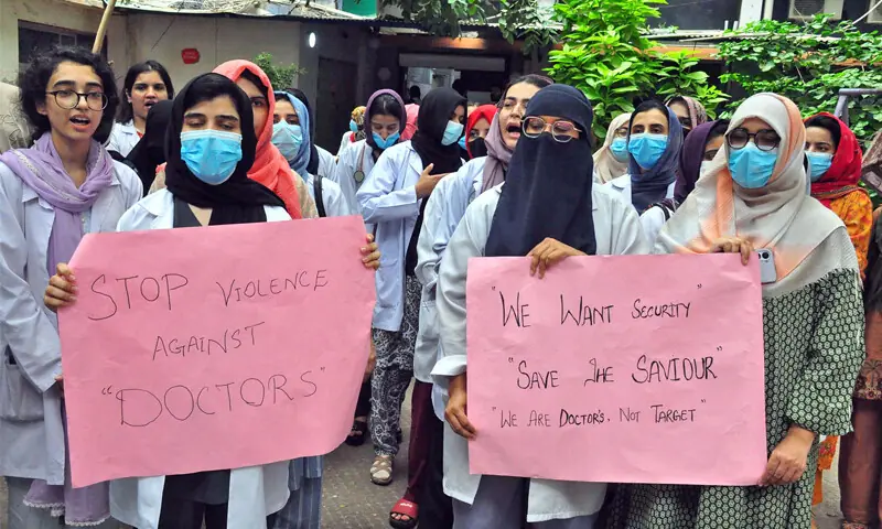 Doctors stage a protest at the National Institute of Child Health against the killing of Dr Akash Kumar.&mdash;Online