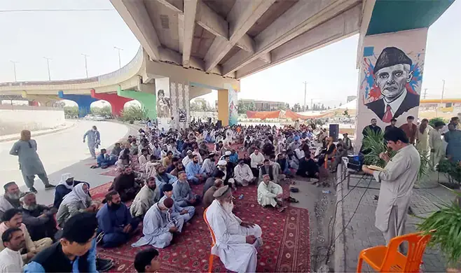 A SIT-IN against the kidnapping and killing of police personnel continues for a fourth day at Quetta’s Koila Phatak.—PPI A SIT-IN against the kidnapping and killing of police personnel continues for a fourth day at Quetta’s Koila Phatak.—PPI