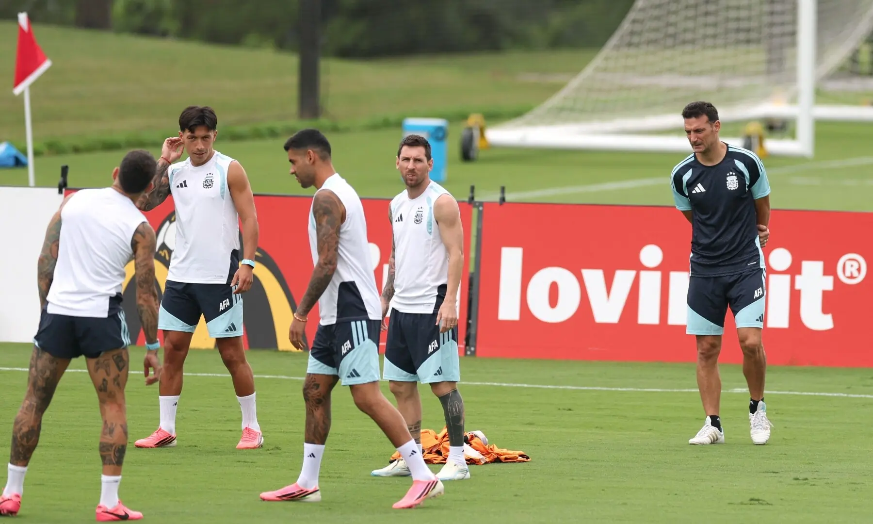 Argentina&rsquo;s head coach Lionel Scaloni (R) walks on the pitch next to forward #10 Lionel Messi during a training session on the eve of the 2026 World Cup football tournament semi-final match between England and Argentina, at Atlanta United Training Centre in Atlanta on July 14, 2026. &mdash;AFP