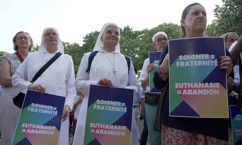 Opponents of assisted dying protest during the vote in French parliament. The placards read ‘Caring = fraternity’ and ‘Euthanasia = abandonment’.—Reuters Opponents of assisted dying protest during the vote in French parliament. The placards read ‘Caring = fraternity’ and ‘Euthanasia = abandonment’.—Reuters
