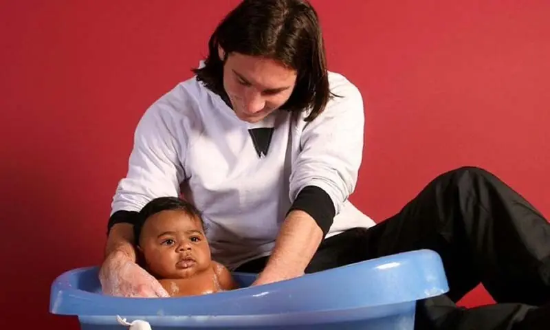 Argentina's Lionel Messi bathes a baby Lamine Yamal, who would go on to play for the Spanish national football team, during a Unicef photoshoot in 2007. — Photo via Marca/File Argentina's Lionel Messi bathes a baby Lamine Yamal, who would go on to play for the Spanish national football team, during a Unicef photoshoot in 2007. — Photo via Marca/File